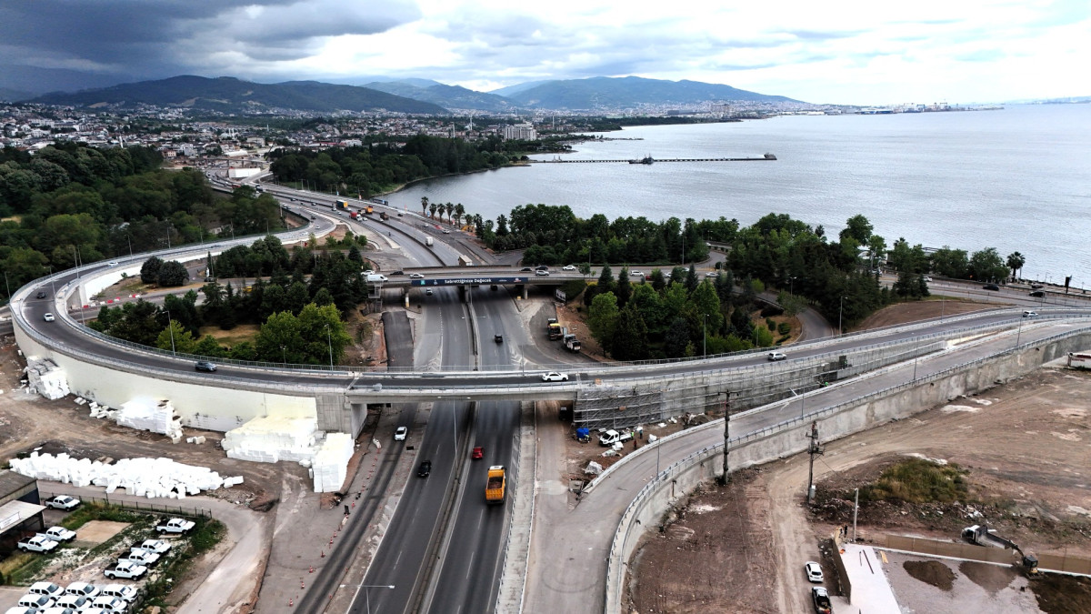 Kocaeli'nin D-130 Karayolu’nda trafiği rahatlatacak dev yatırım Başiskele Koridor Projesi’nde son aşamaya gelindi