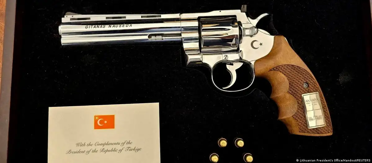 Erdoğan liderlere neden revolver silah hediye etti?