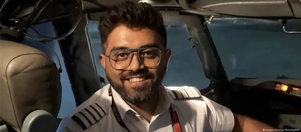 İsrail'e giden Flydubai yolcu uçağının kokpitinde yardımcı pilot tarafından bıçaklanan Hint pilot, o anları ilk kez anlattı