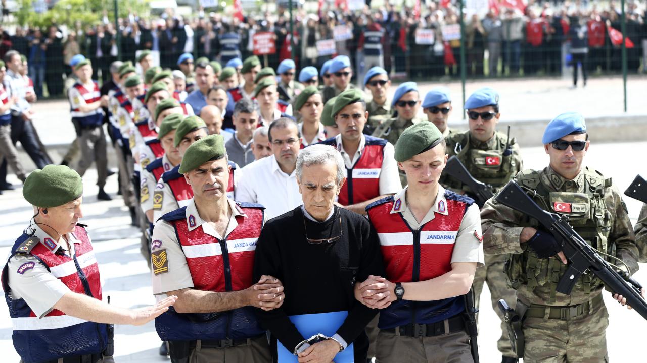 Fetullahçı Terör Örgütü'nün (FETÖ) 15 Temmuz 2016'daki darbe girişimine ilişkin Genelkurmay çatı davasında karar açıklandı
