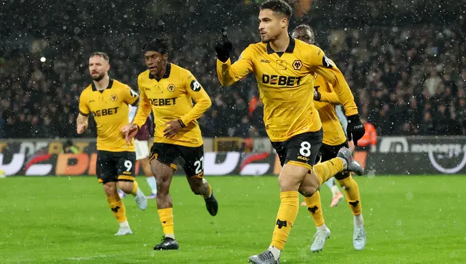 Galatasaray'da orta saha listesi genişliyor